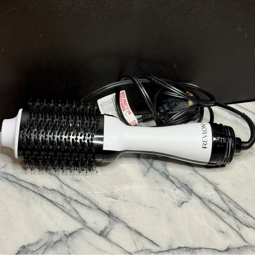 Limited Edition White Revlon One-Step Hair Dryer & Volumizer Hot Air Brush